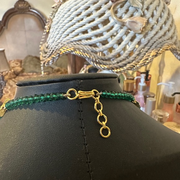 Elegant Green Crystal Beaded Necklace with Gold Accents - Picture 3 of 5